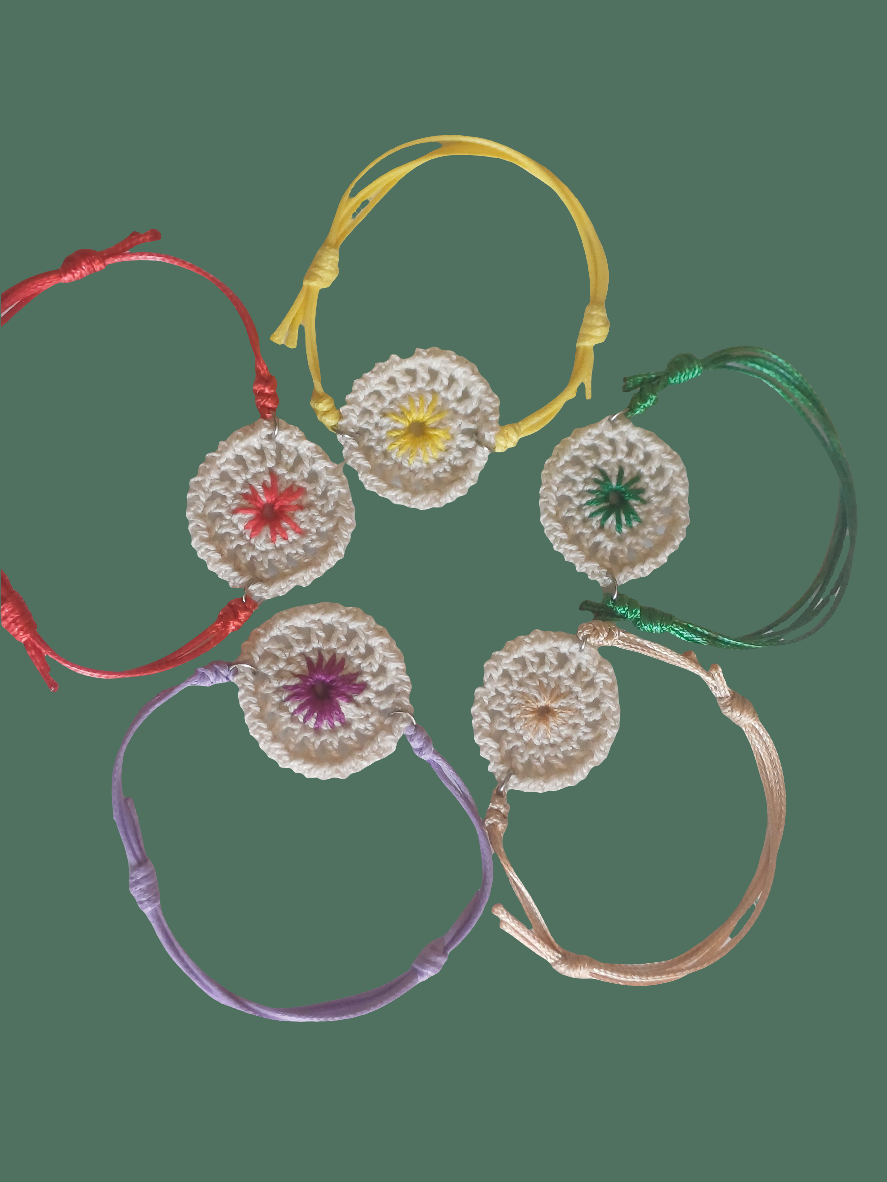 Bracelet motif en coton crocheté/frais d'envoi offert.