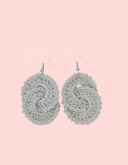 Boucle d'oreille au crochet/frais d'envoi offert.