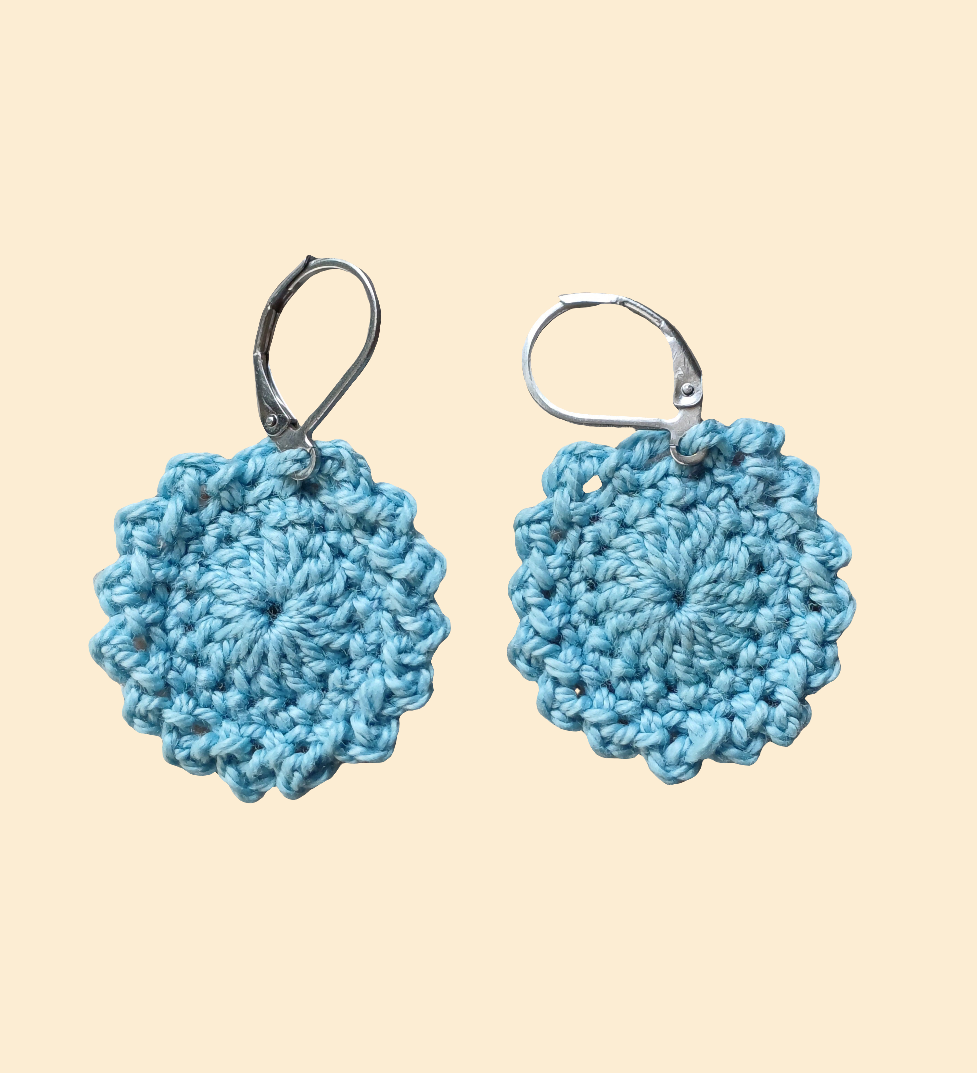 Boucle d'oreille au crochet/frais d'envoi offert.