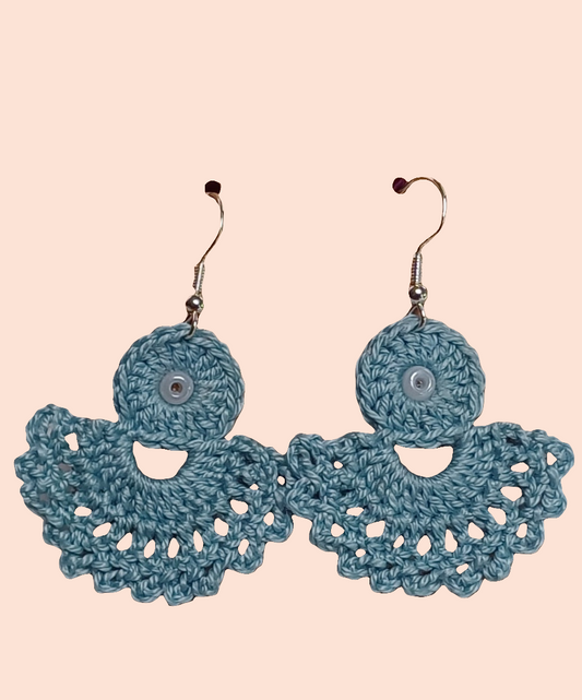 Boucle d'oreille au crochet/frais d'envoi offert.