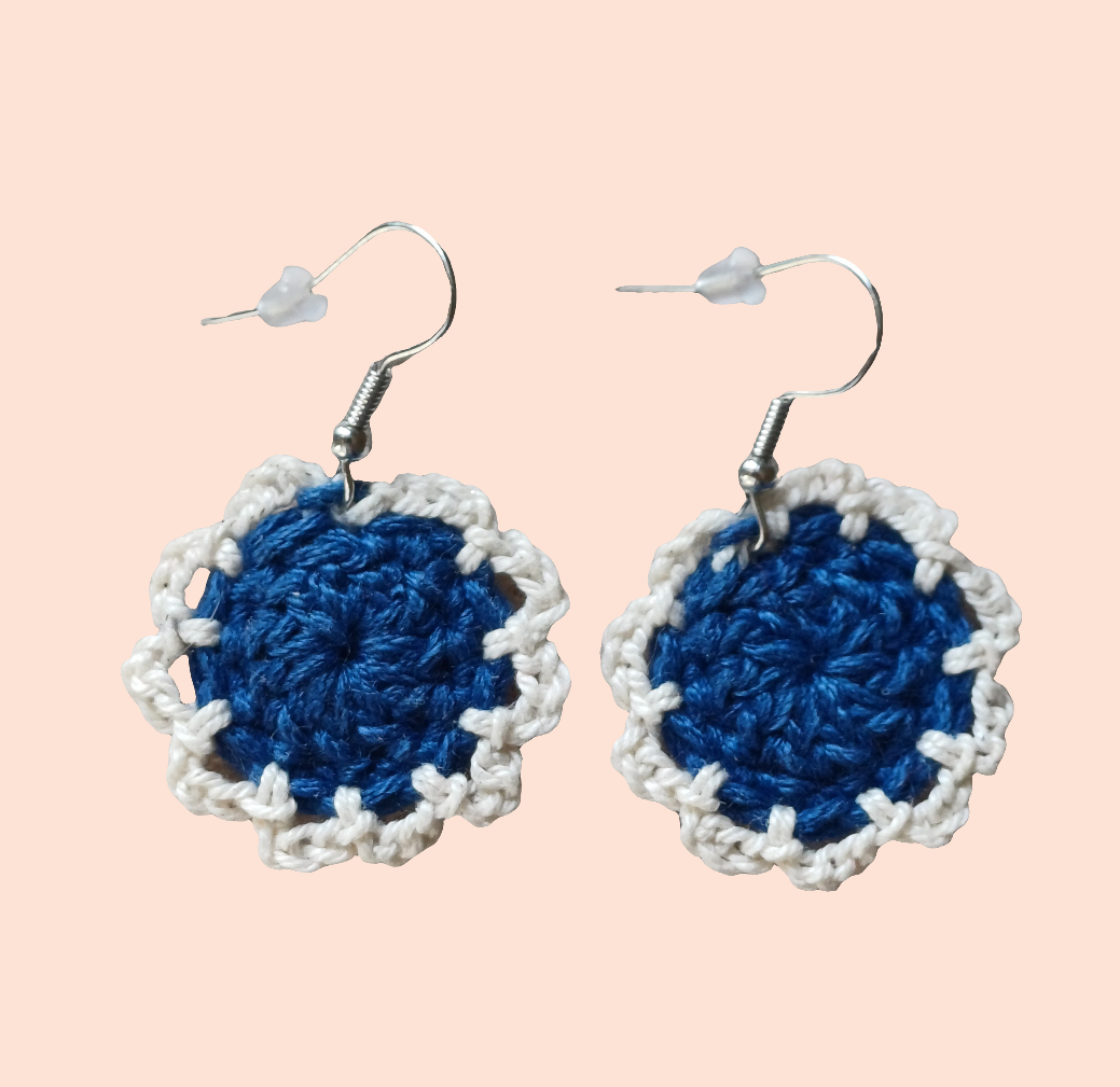 Boucle d'oreille au crochet/frais d'envoi offert.