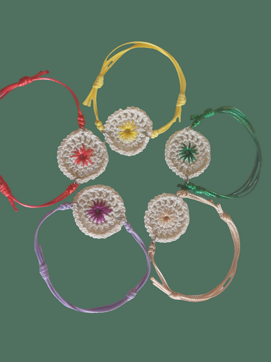 Bracelet motif en coton crocheté/frais d'envoi offert.