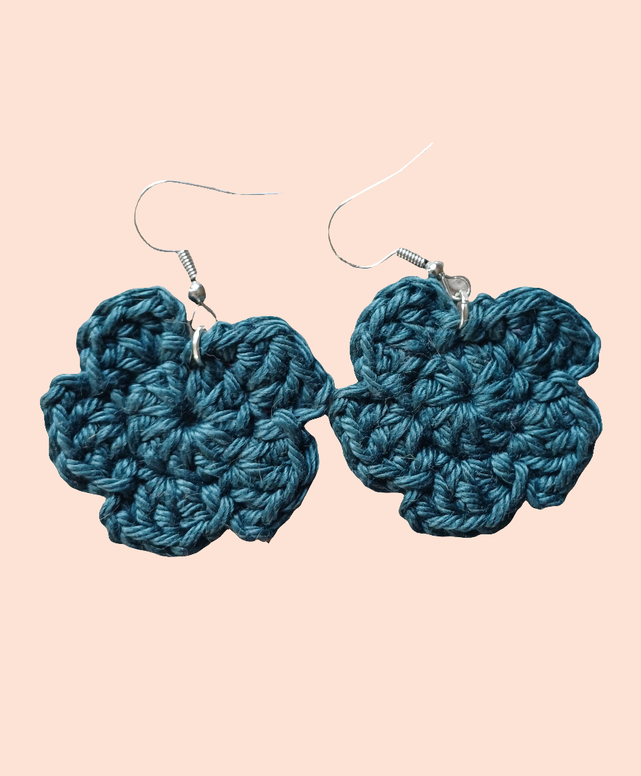 Boucle d'oreille au crochet/frais d'envoi offert.