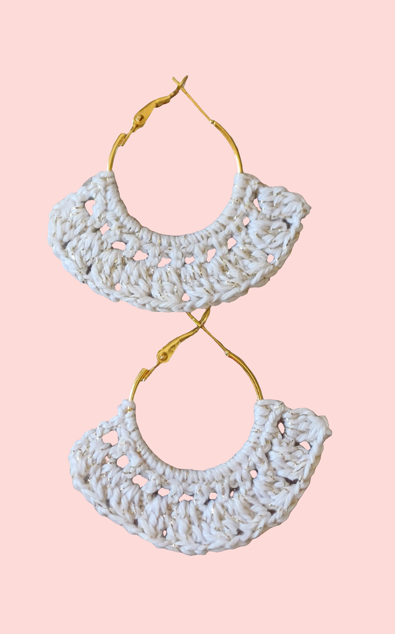Boucle d'oreille au crochet fil doré