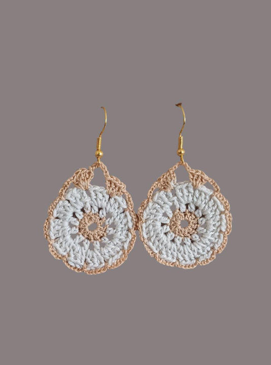 Boucle d'oreille au crochet/frais d'envoi offert.